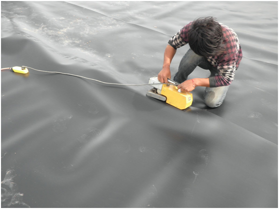 聚乙烯91视频直播APP膜比混凝土或粘土防渗优越性明显