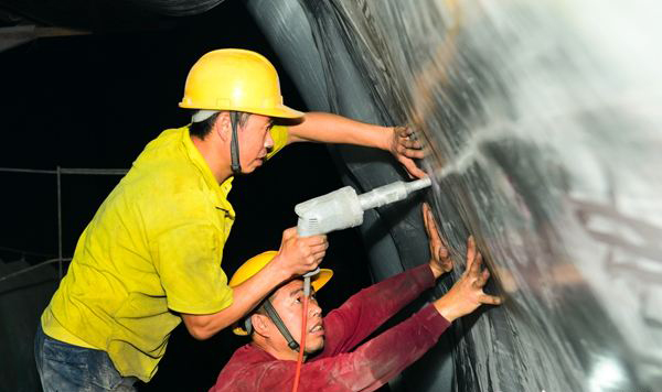 隧道防排系统如何施工不至防水板爆裂？