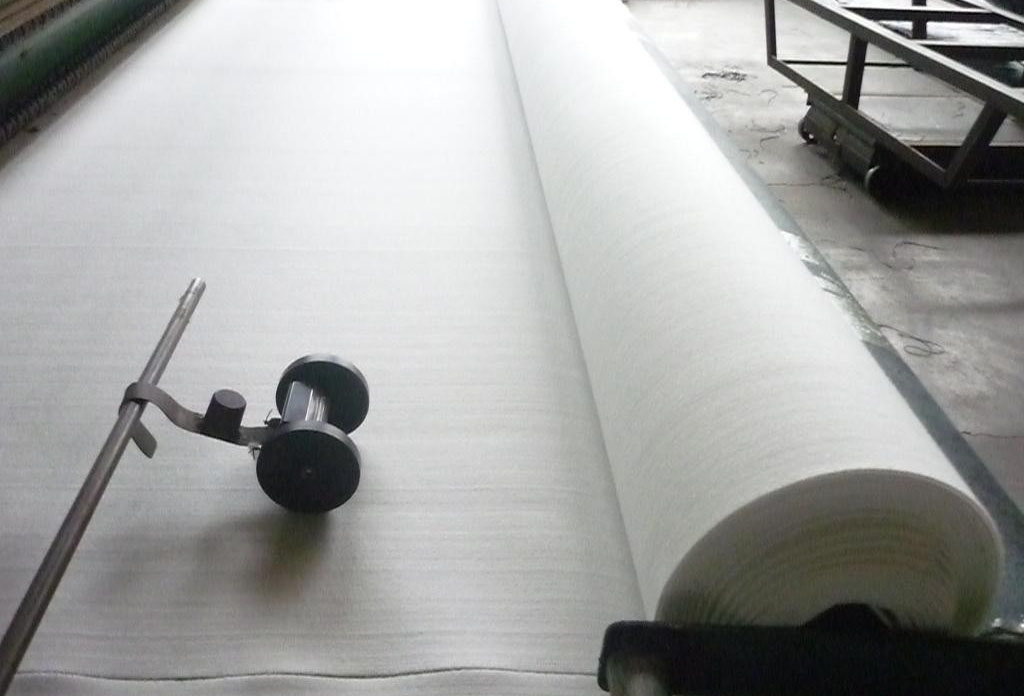 排水垫层顶部铺设91视频直播APP布有什么用途？