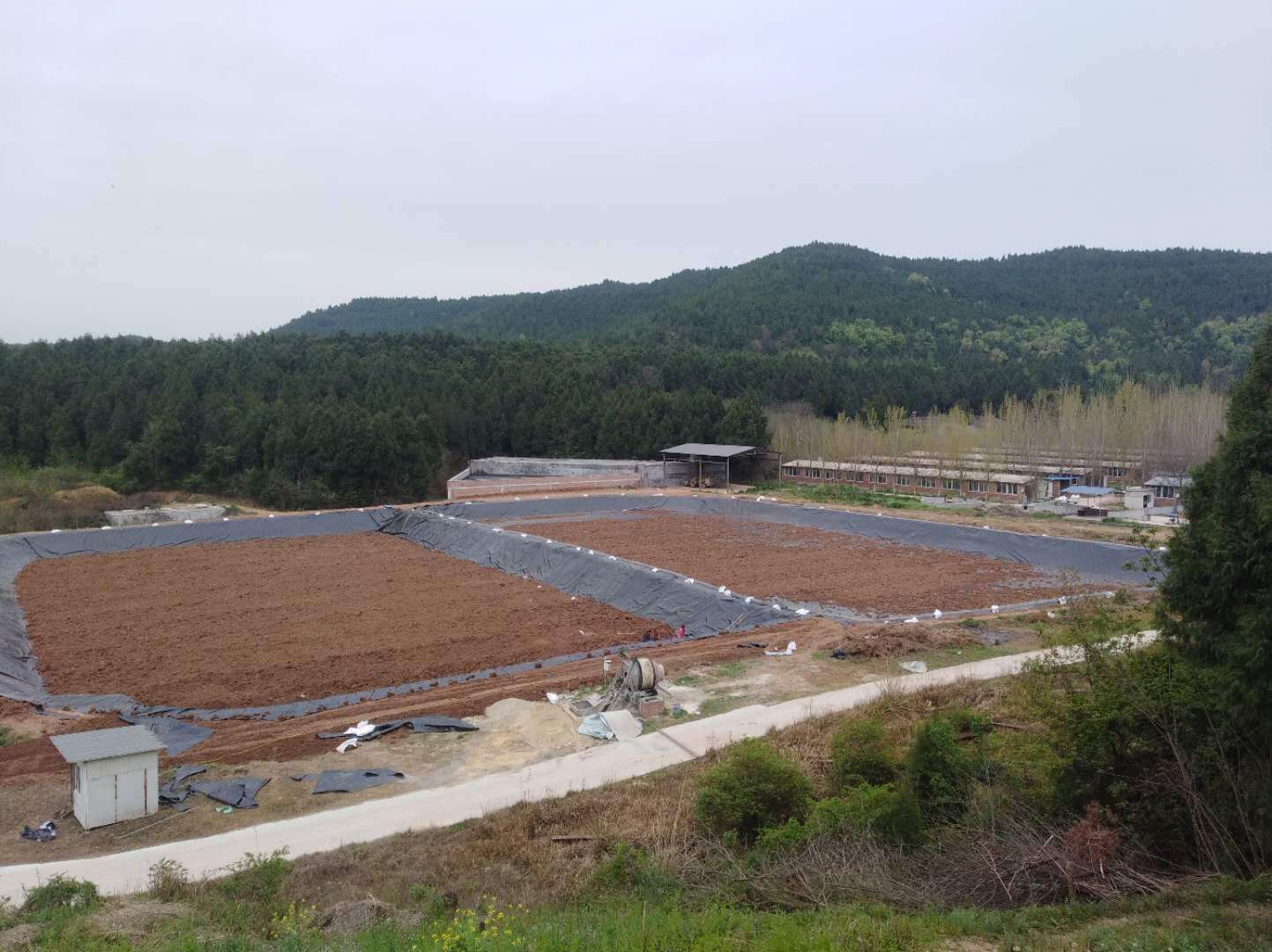 填埋高度和坡度对91视频直播APP膜拉力的影响