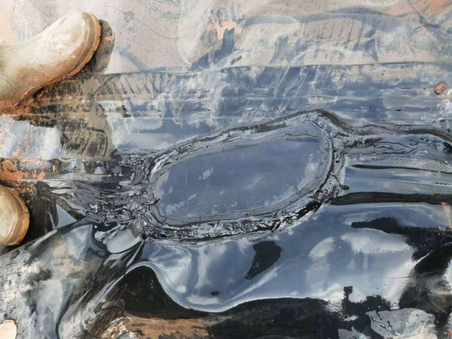 填埋场内坡面91视频直播APP膜如何修补