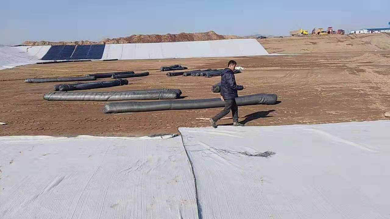 大规模铺装防渗膜应当掌握什么阶段？