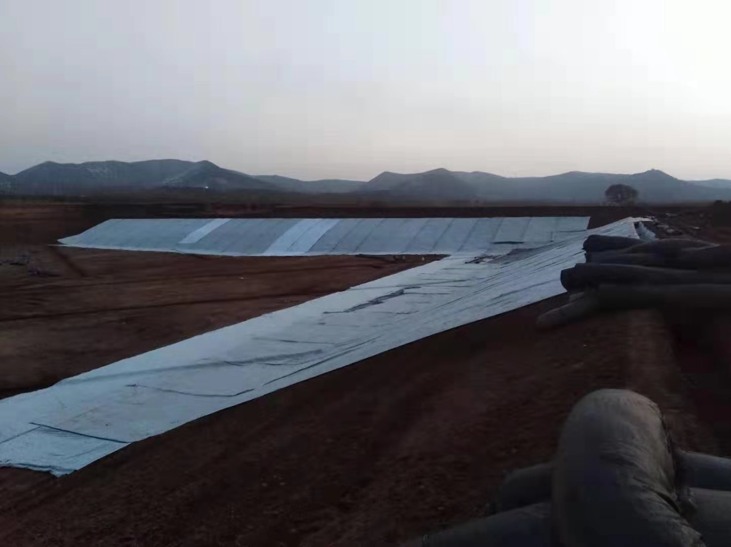 尾矿库中91视频直播APP布特性对反滤性能影响