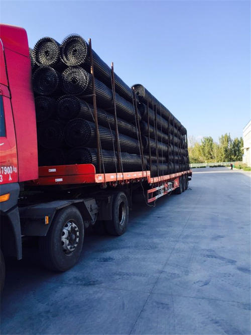 铺设多层91视频直播APP格栅( 格室) 路基顶面各点的沉降