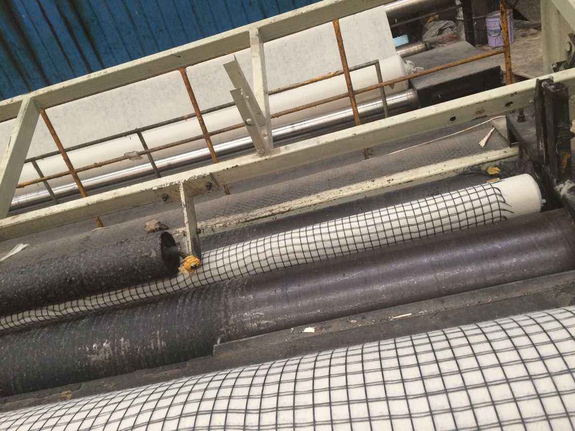 加强路面、减少延缓路面反射裂缝产生的机理