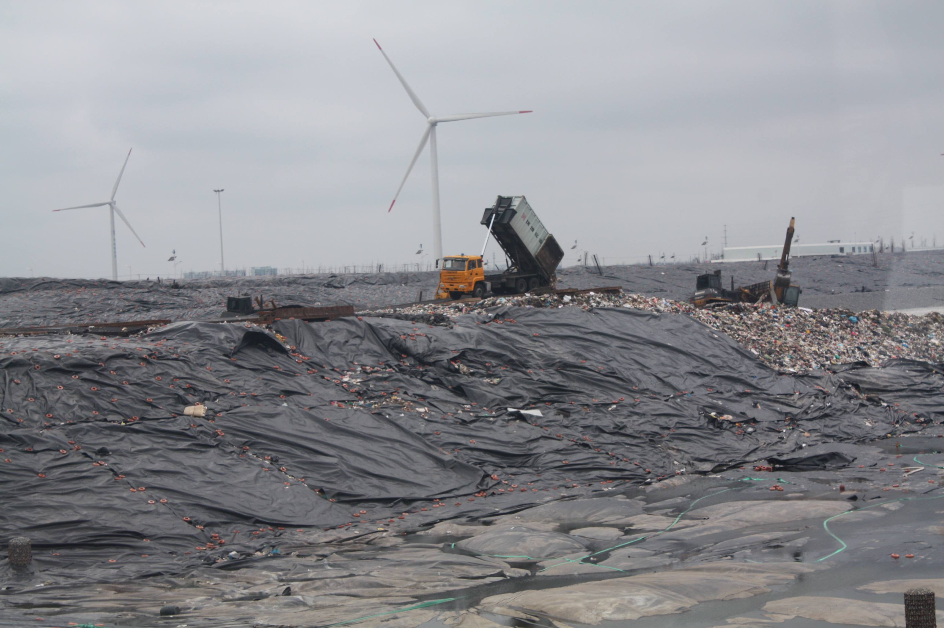 91视频直播APP膜不宜直接与粒径较大的土石料接触