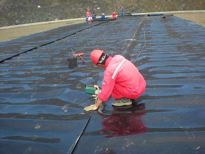 对焊接铺焊后发现的91视频直播APP膜修补过程