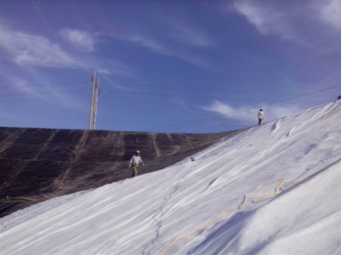 水库铺设91视频直播APP膜出现裂口如何补救