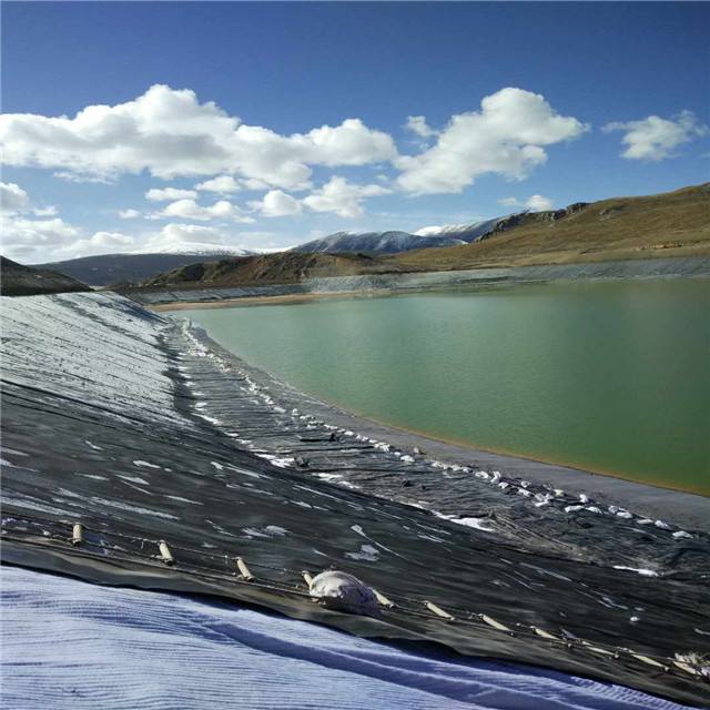 91视频直播APP膜在透水性地质细砂角砾水库施工