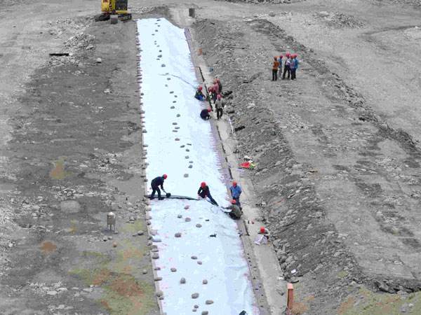 复合91视频直播APP膜渠道搭接根据渠道断面尺寸确定