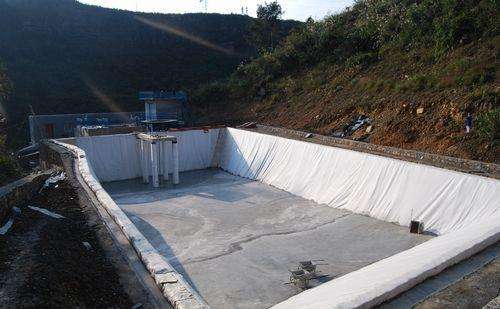 水库底部和坝体加固时应怎么选择合适懂得复合91视频直播APP膜