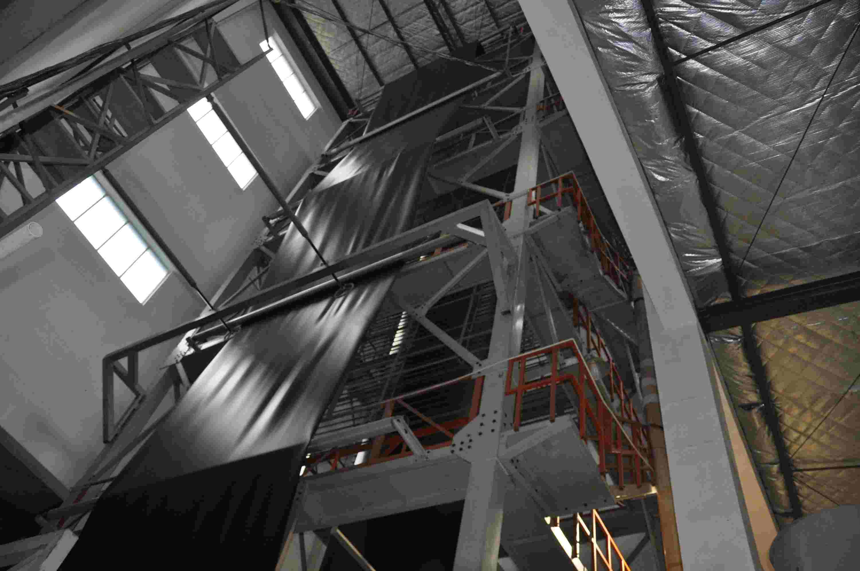 复合91视频直播APP膜在路堤顶层与混凝土形成完全封闭的防渗体系