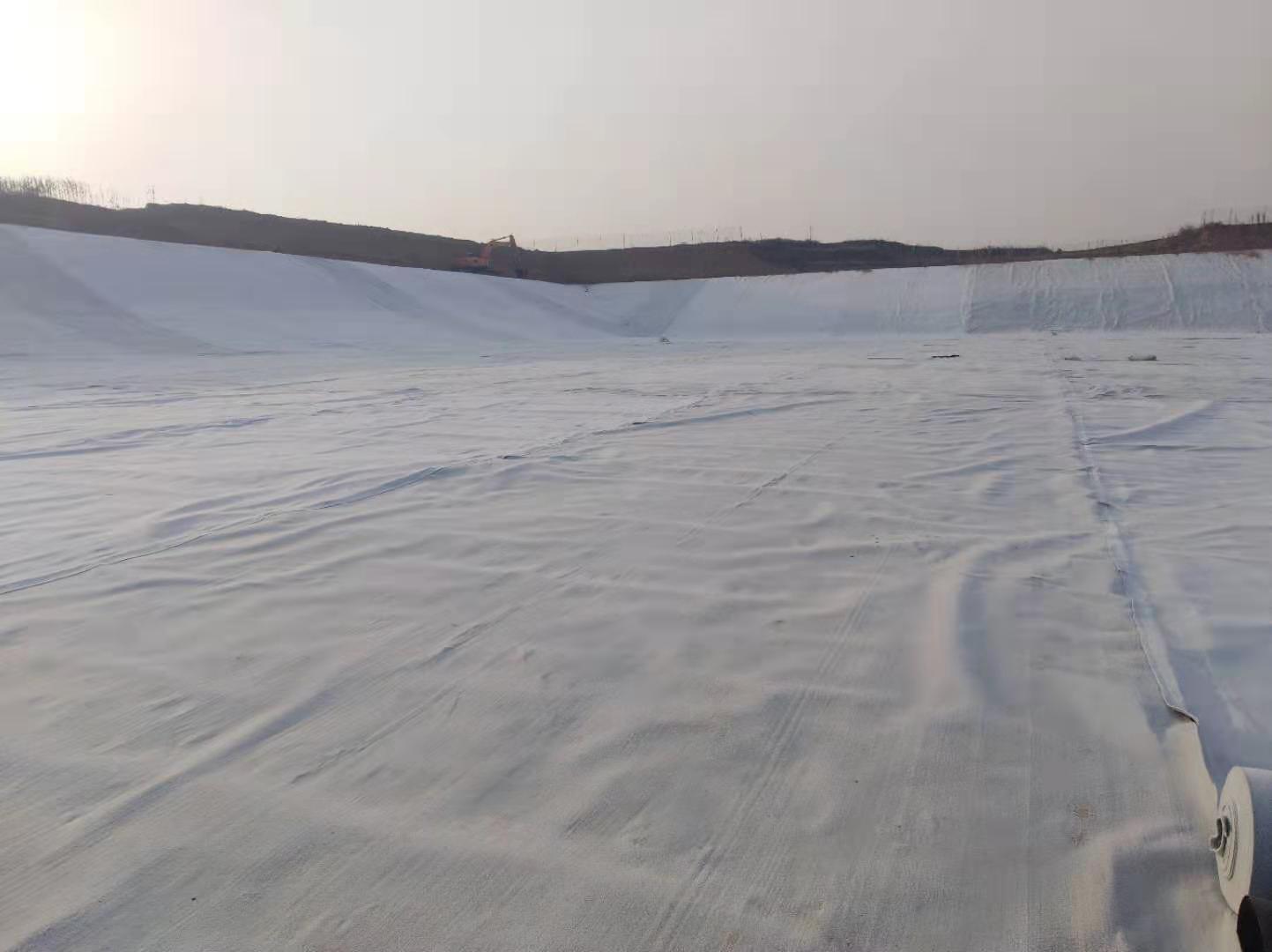 防渗膜焊接操作人员一般是怎样配合的？