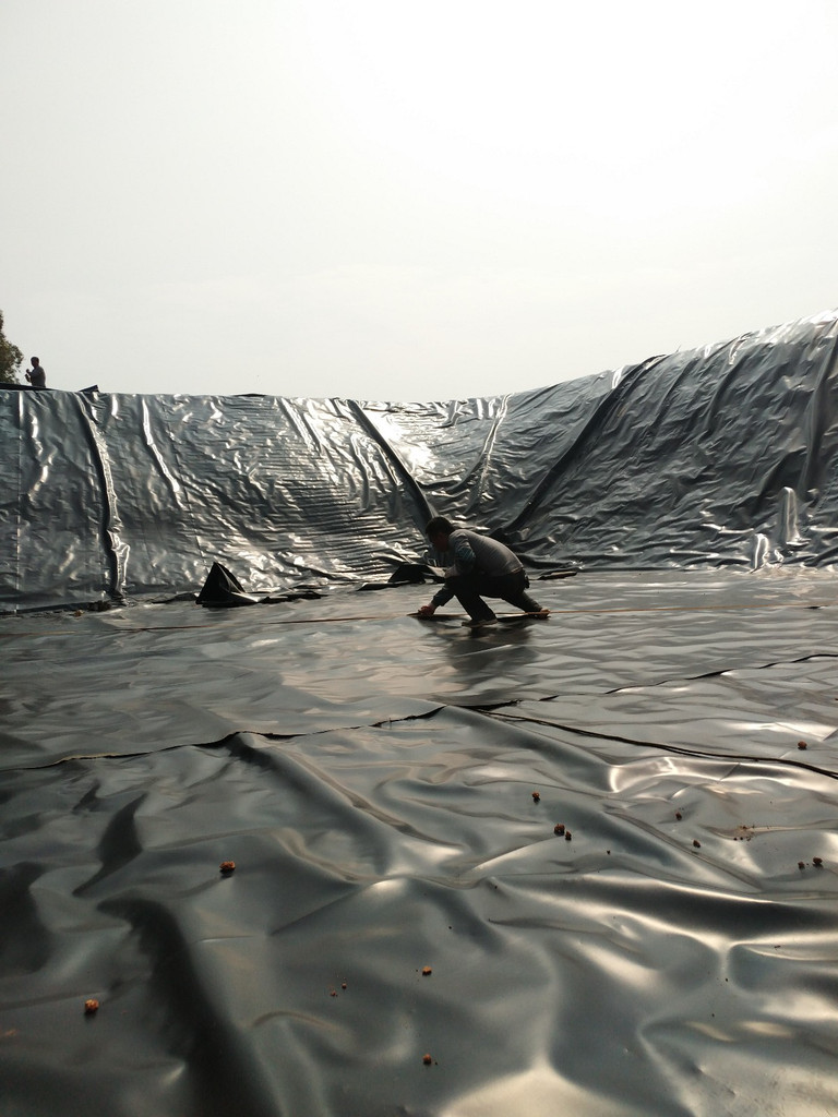 根据HDPE防渗膜热软化点存储91视频直播APP膜