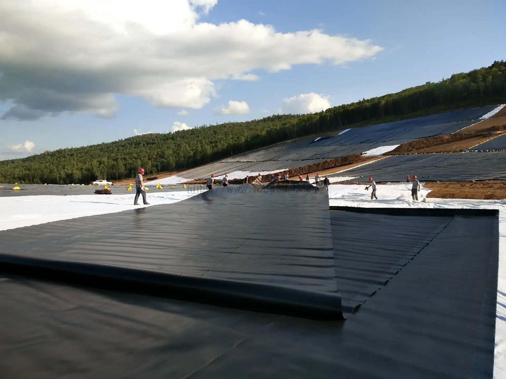 圆形塑料桶、圆形铁桶和PE塑料浮筒的综合分析