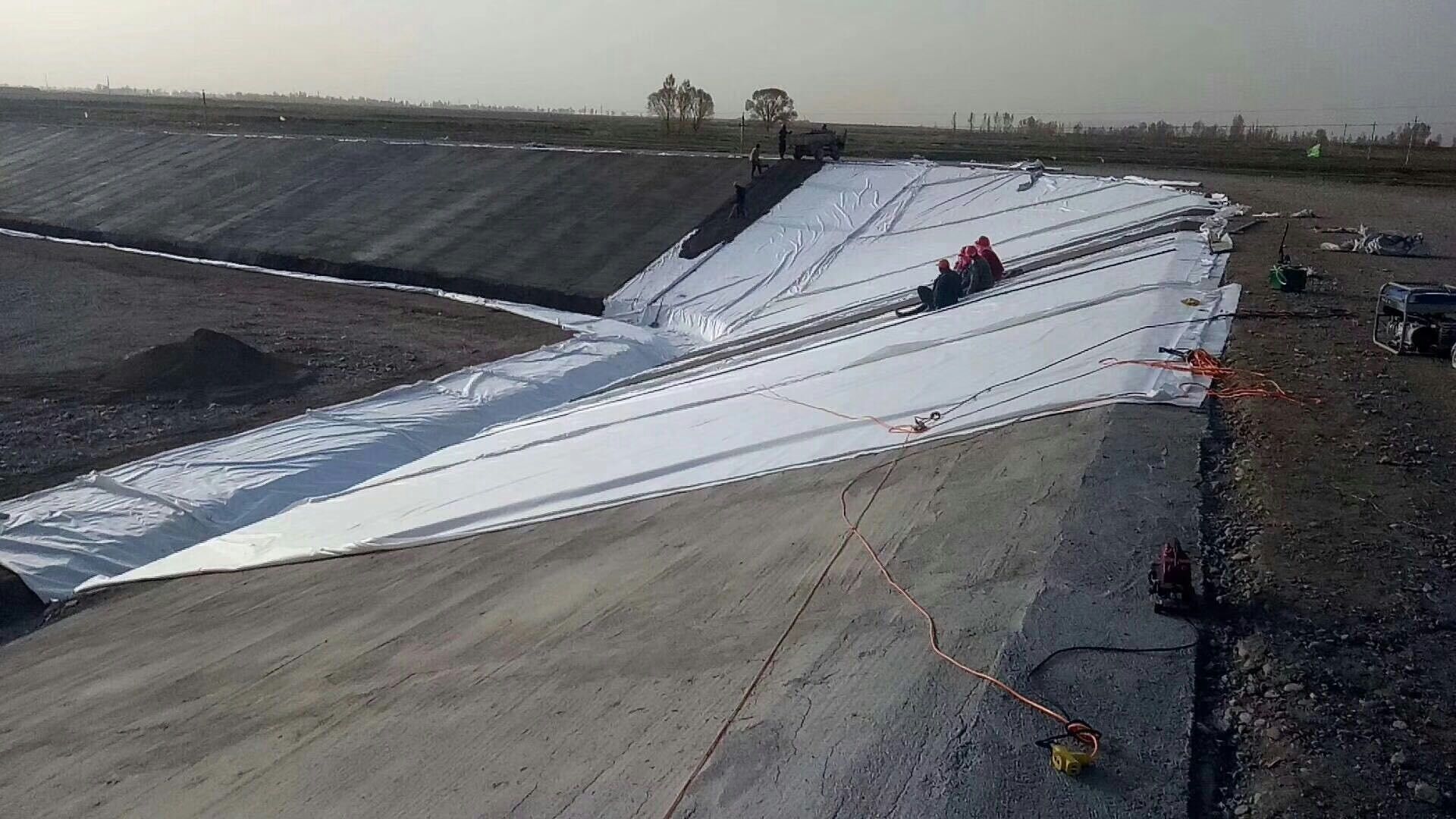 垃圾填埋场中衬垫系统由多种91视频直播APP膜界面组成